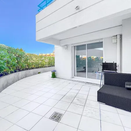 Grand Bleu Front De Magnifique