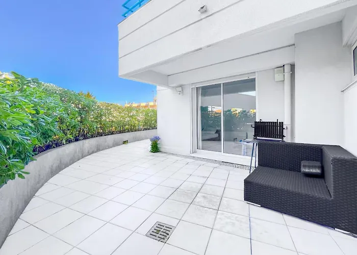 Grand Bleu Front De Magnifique